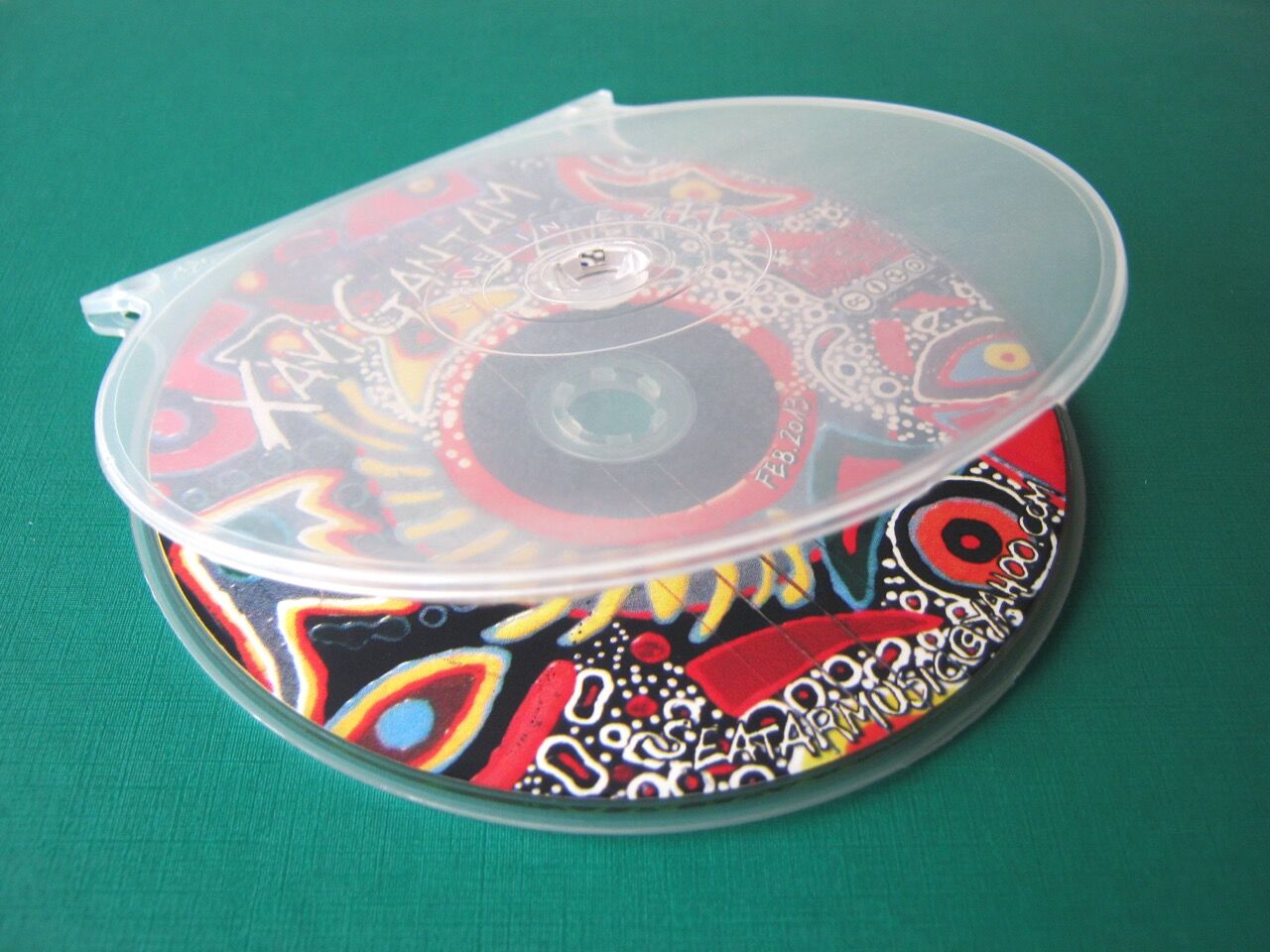 CD-08. CD en concha transparente